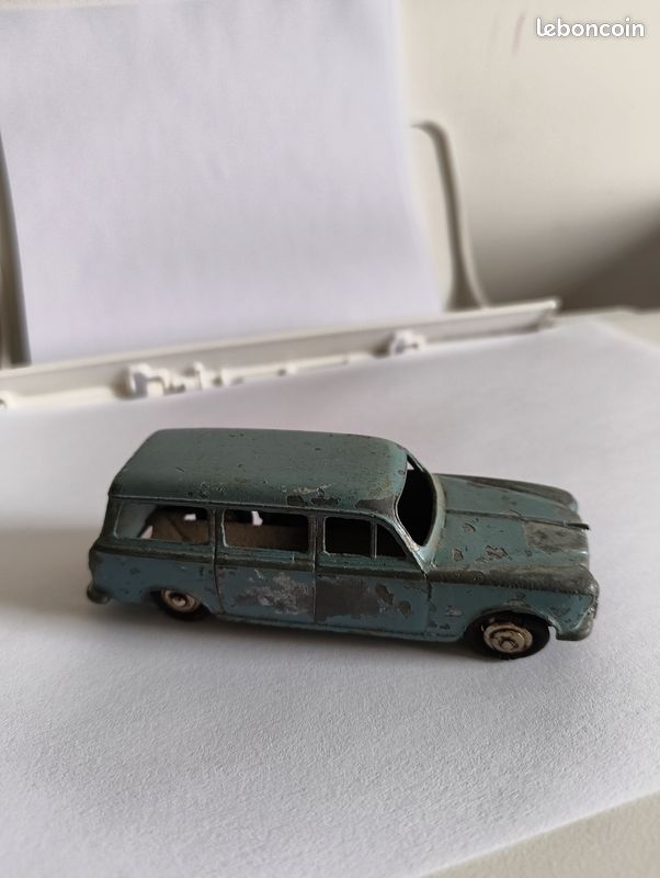 Dinky Toys France 24F Peugeot 403 Break - Collection