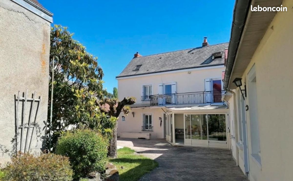 Maison 7 pièces 195 m² · à Buxeuil · 195 m² · 175 000 €