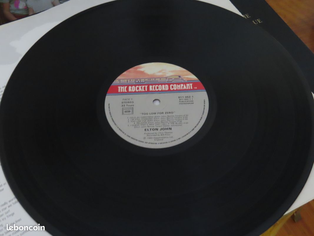 Elton john too low for zero vinyle (image 4)