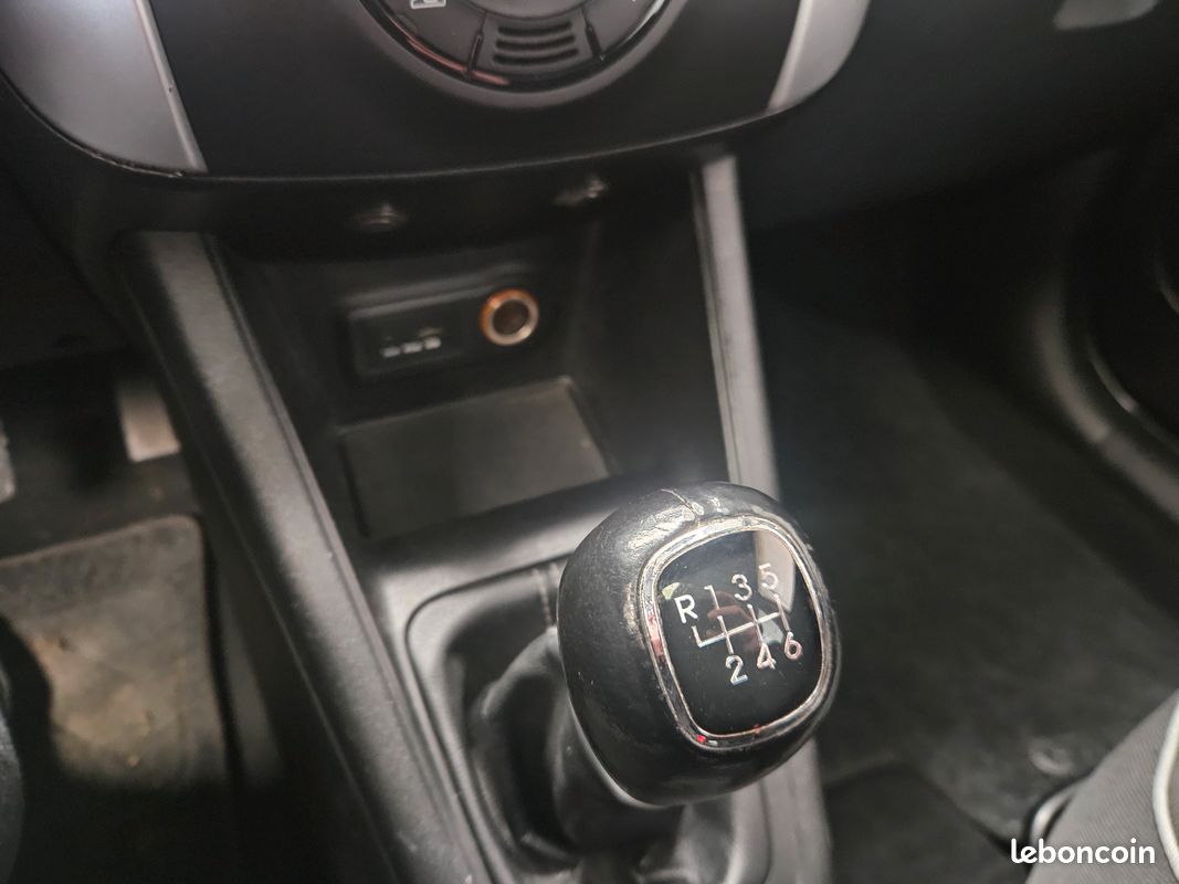 Kia venga 1.4 crdi 90 ch active (image 9)