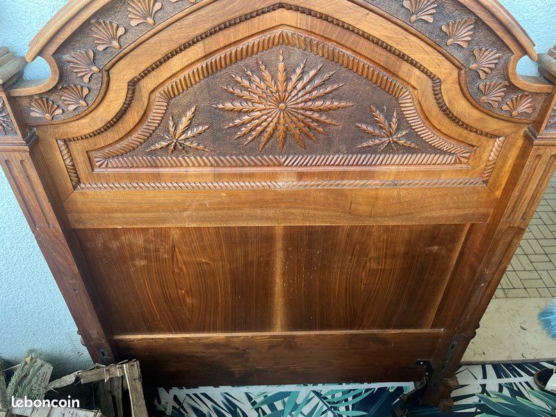 Lit en bois ancien (image 2)
