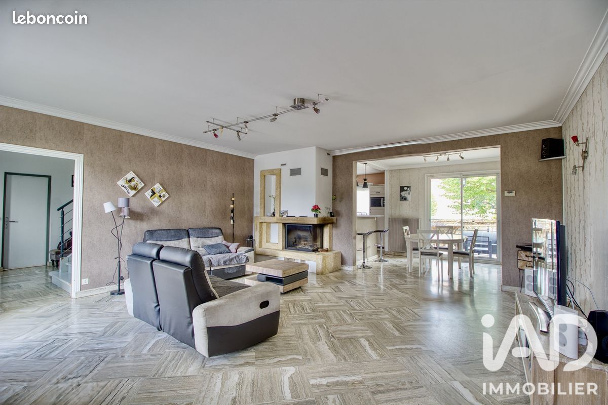 Maison 8 pièces 240 m² · à La Chapelle-en-Serval · 240 m² · 465 000 €