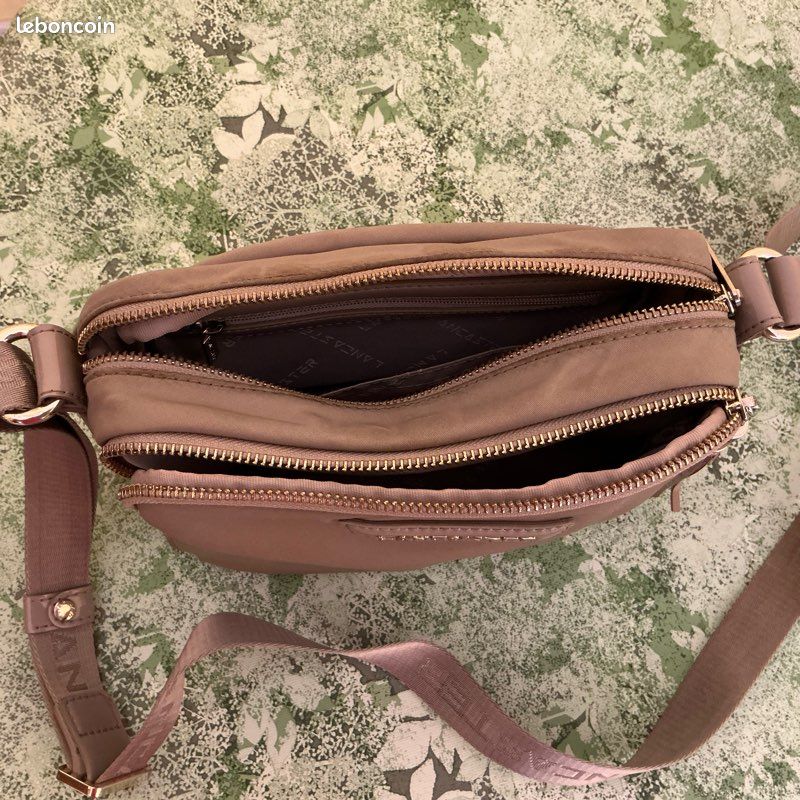 Petit sac beige porté travers marque Lancaster (image 3)