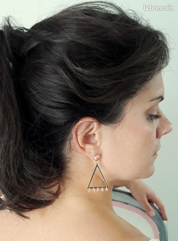 Boucles d'Oreilles triangle doré et gouttes de verres -LILOU- (image 3)