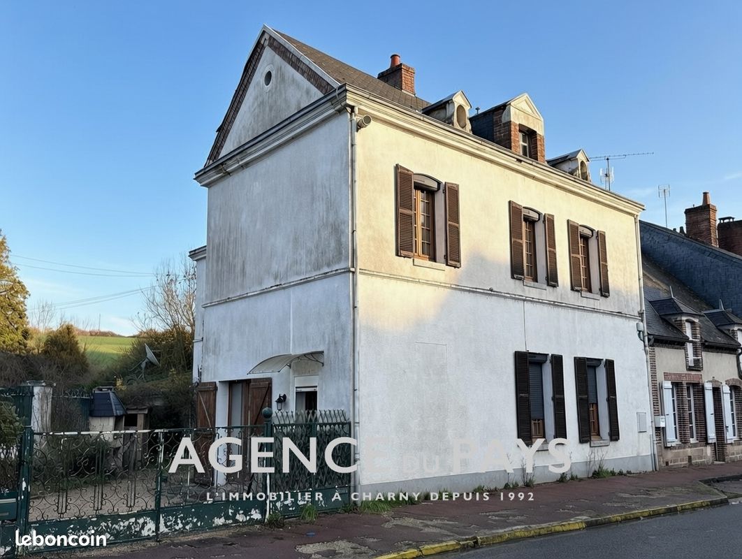 Maison 7 pièces 164 m² · à Charny Orée de Puisaye · 164 m² · 169 500 €