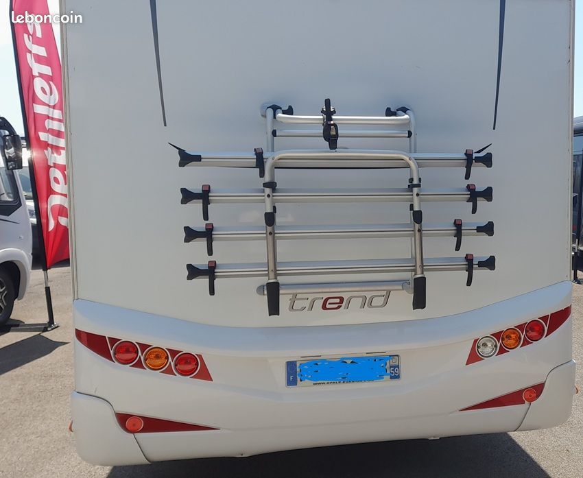Camping-car Dethleffs trend T 7057 DBL lit central et salon face à face 7.40m (image 3)
