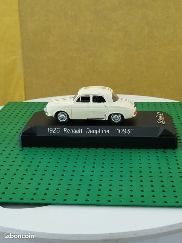 B24 1:43 SOLID 1926 RENAULT DAUPHINE 1093 MIB