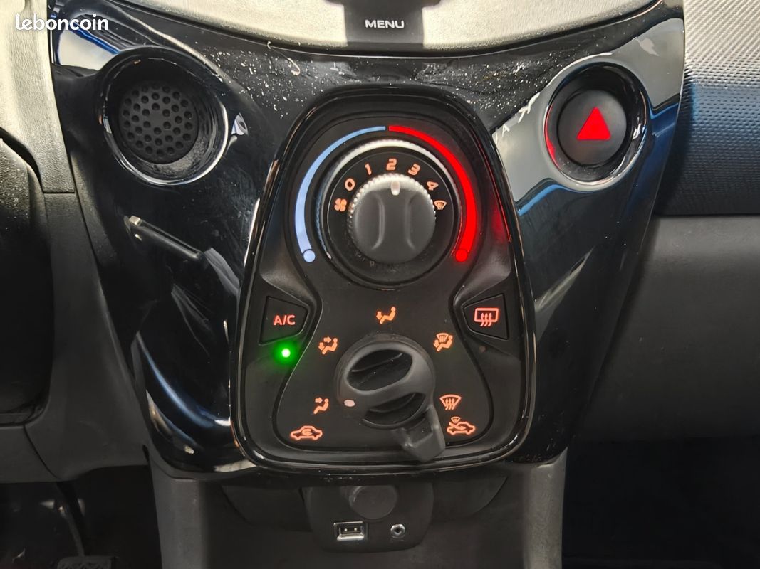 CITROEN C1 VTi 72 ch Feel / RADARS DE RECUL ARRIERE / CLIM MANUELLE / LIMITEUR DE VITESSE / MOTEUR A CHAINE (image 22)