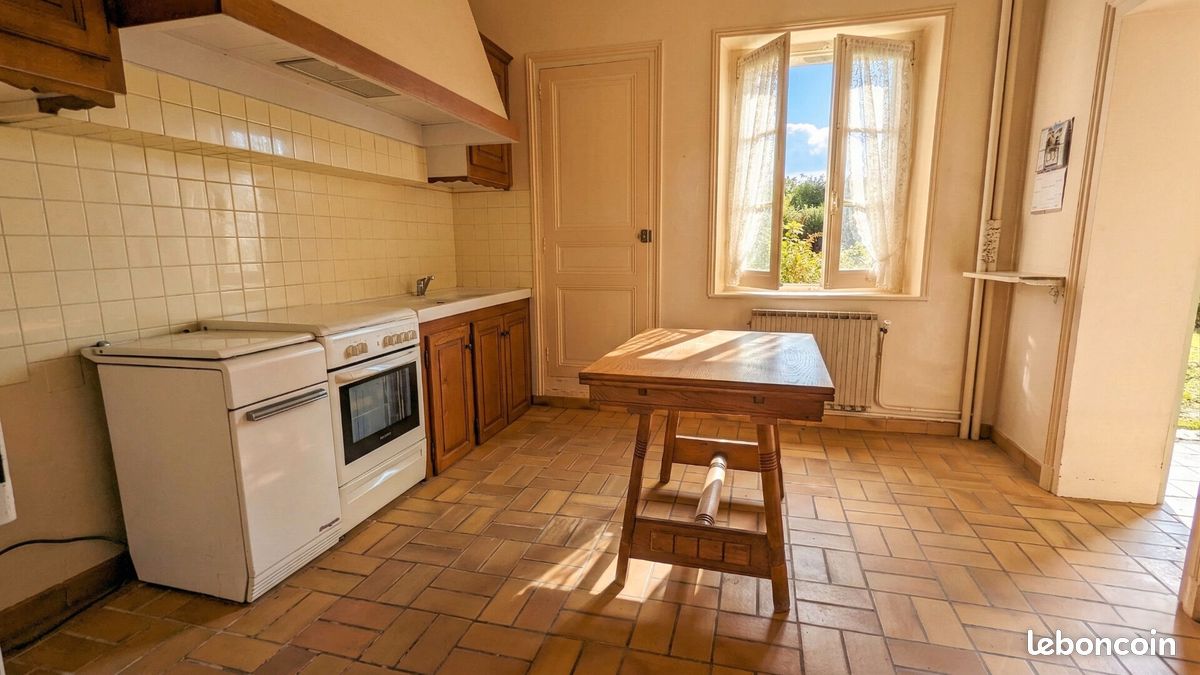 Maison 8 pièces 155 m² · à Ambillou · 155 m² · 220 000 €