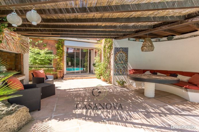 Villa 10 pièces 245 m² — 3