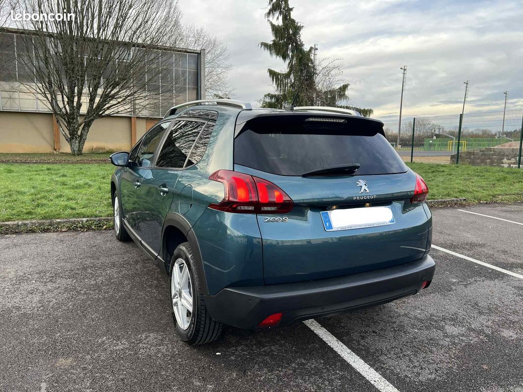 Peugeot 2008 1.5 BlueHDi 100ch E6.c Signature S&S BVM5 (image 3)