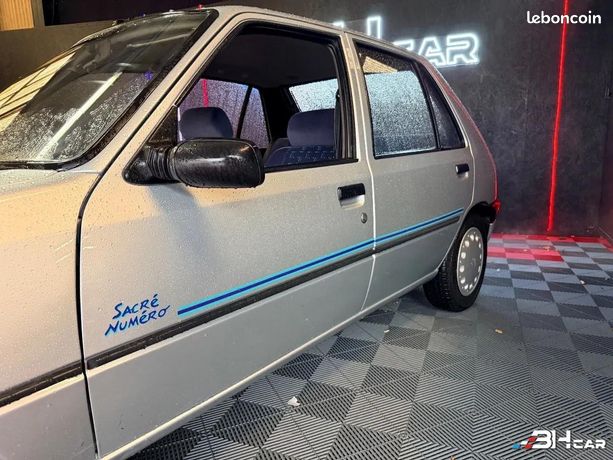 Autocollant Vintage 'Peugeot 205 Sacre Numéro' - Environ 1994 - État Neuf Sur Support D'origine