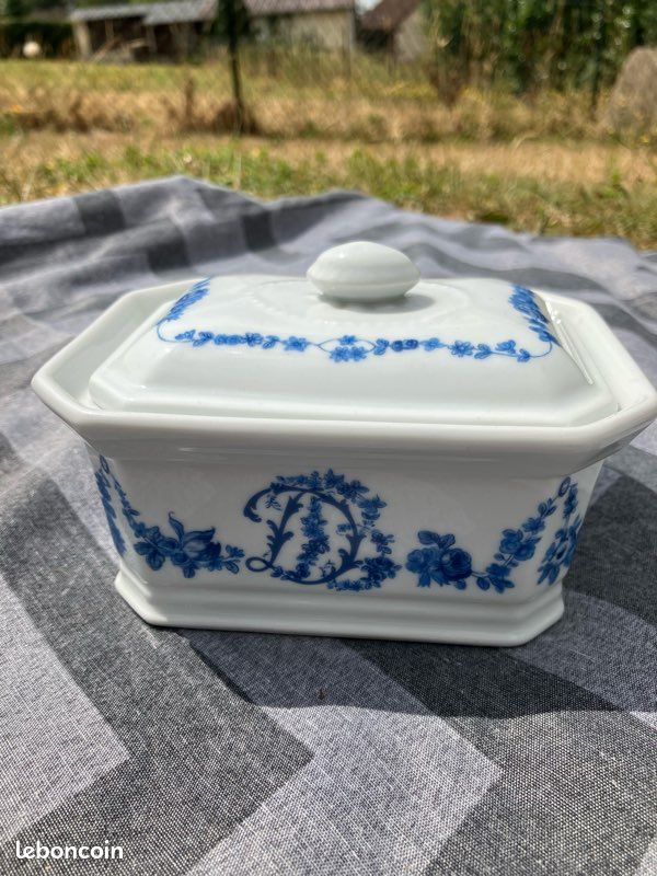 Boîte en porcelaine APILCO France – Motifs bleus floraux (image 2)