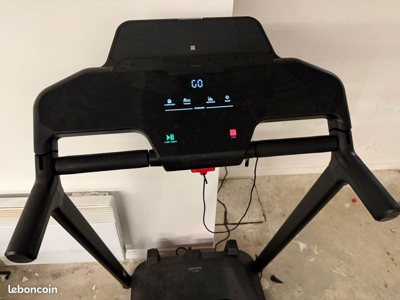 Tapis de course DOMYOS RUN500 – Pliable, connecté, 16 km/h – 2025 (image 1)