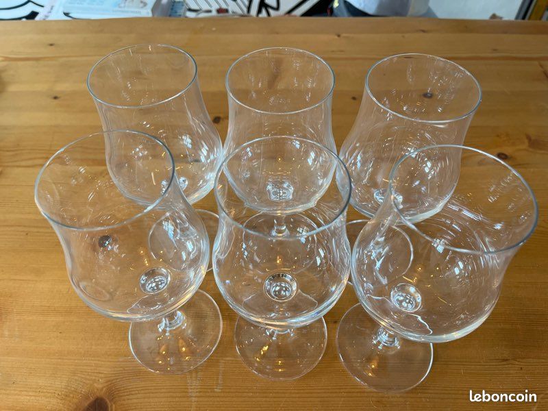 Verres à vin (image 1)