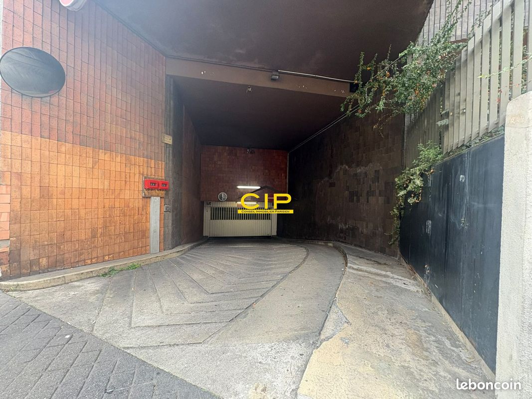 Parking 11 m² · à Paris · 11 m² · 11 700 €