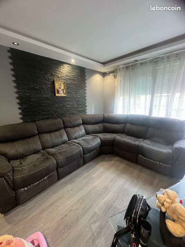 ➡️ “Grand canapé d’angle relax 6 places – très confortable” (image 1)