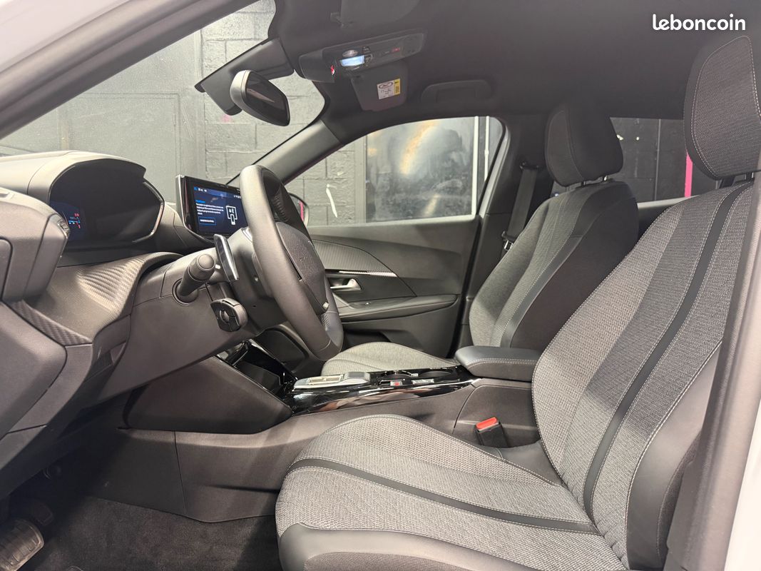 PEUGEOT 2008 II 130 GT PACK carplay caméra de recul suivi complet peugeot Garantie 12 mois (image 10)