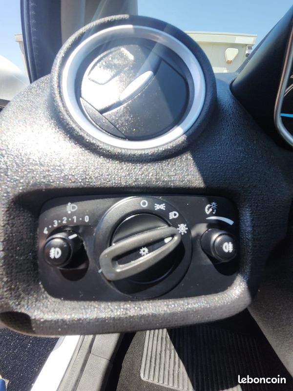 FORD Fiesta 1.5 TDCI 95ch - Titanium (image 22)