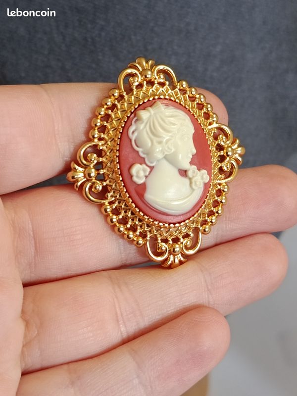 BROCHE ANCIENNE COULEUR or finement travaillé petit saphir bijou vintage 2117 EUR 19,00 - FR