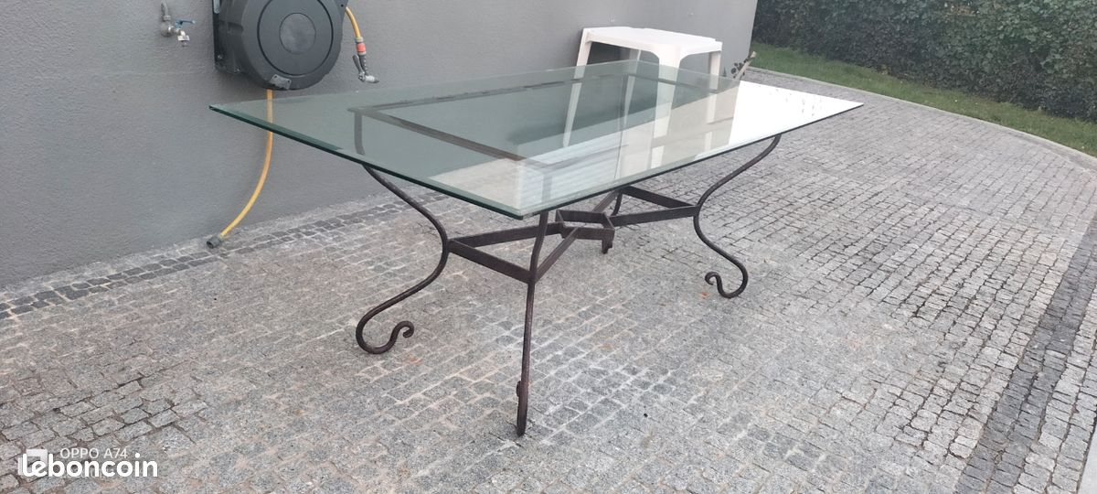 Vends bel ensemble table + 6 chaises en fer forgé travaillé à la main (image 1)