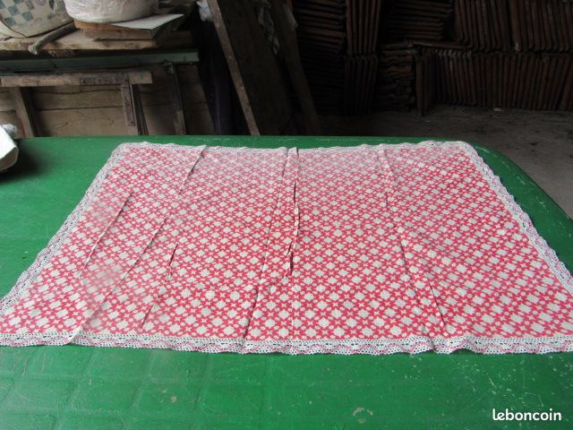 Petite Nappe avec Dentelle (image 1)