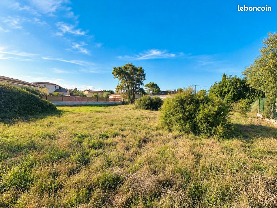 Terrain 750 m² · au Cannet-des-Maures · 156 600 €
