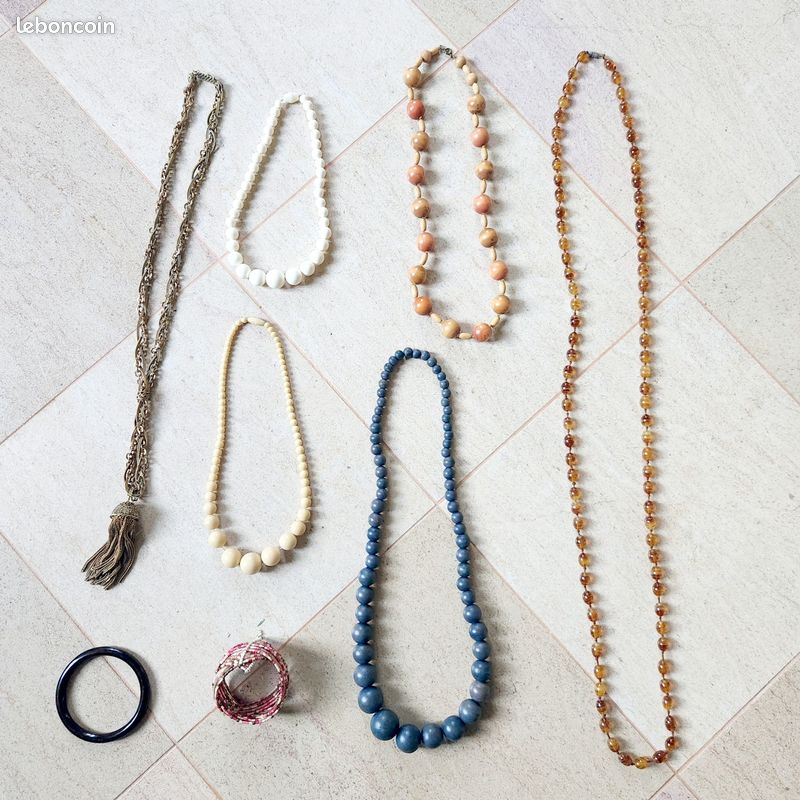 Lot De Bijoux Fantaisie Anciens : Colliers, Bracelets - Multicolore - Occasion