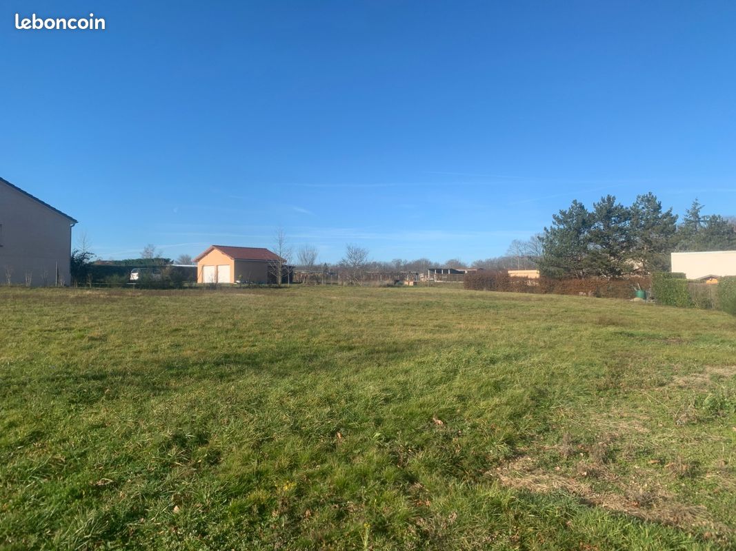 Terrain 2157 m² · à Serbannes · 2 157 m² · 76 000 €
