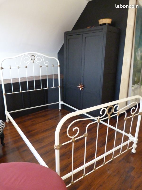 Lit ancien en fer (image 1)