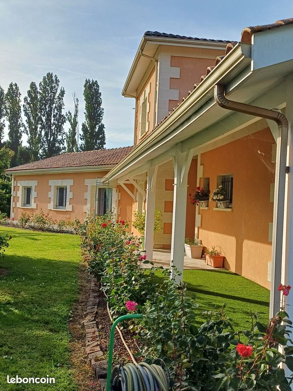 Maison 8 pièces 207 m² · à Bellebat · 207 m² · 475 000 €