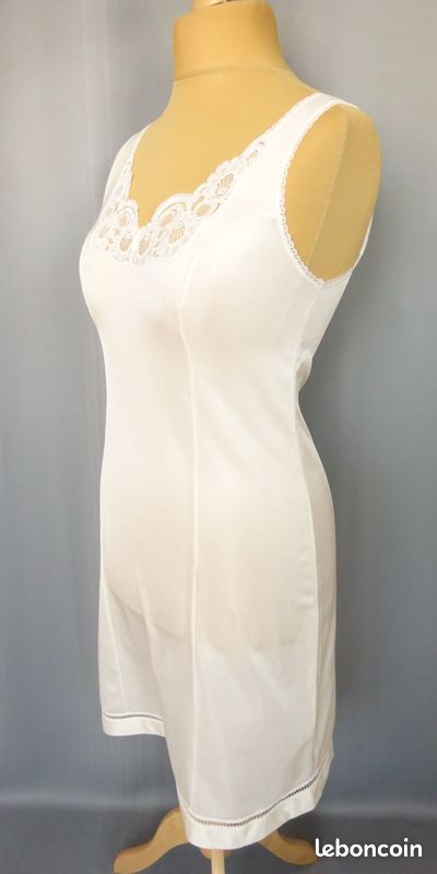 JOLIE COMBINAISON & fond de robe vintage jolie dentelle T 46 ref 46TN30