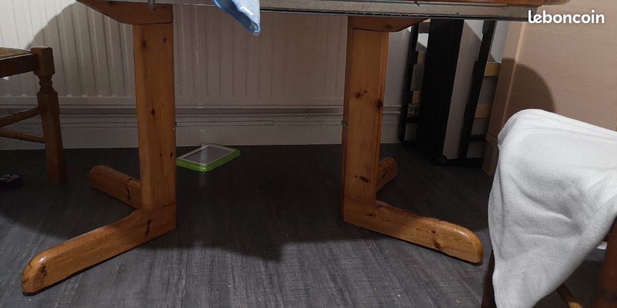 Table ronde scandinave (image 2)