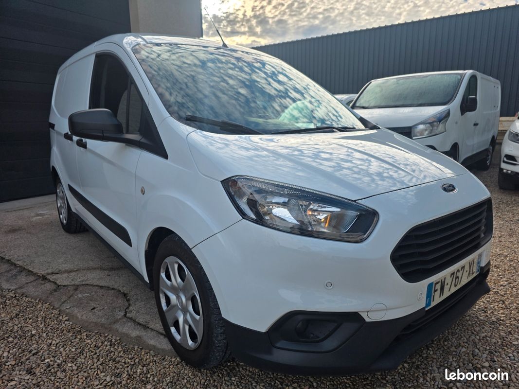 ✅ford transit courrier 1.6 tdci 75 ch trend ⏩️ double porte laterale ⏩️boite 6 vitesses ⏩️sans ad blue ⏩️premiere main⏩️ radar de recul avant et arriere (image 1)