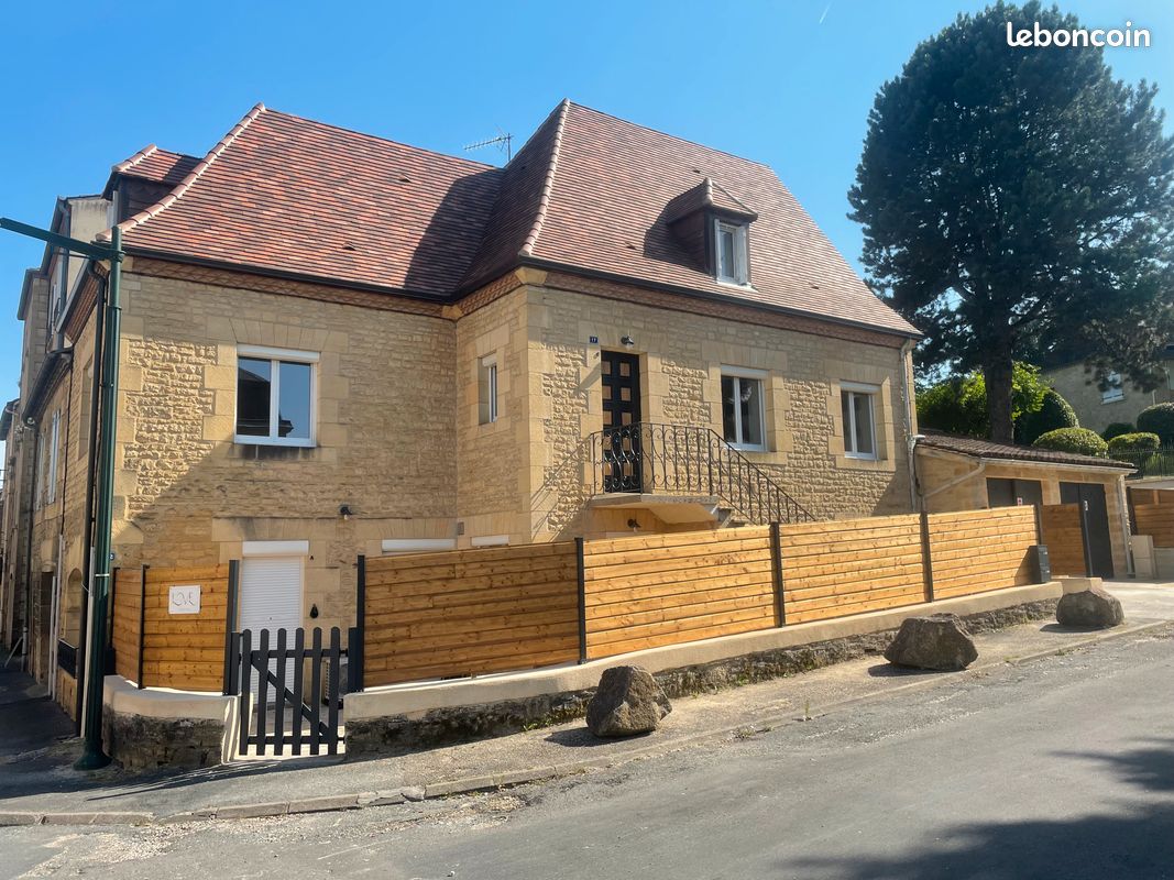 Location Maison Rénovée 110m2 - SARLAT Centre - Sarlat-la-Canéda 24200 (image principale 0)