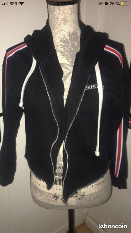 Veste à capuche noire (image 1)