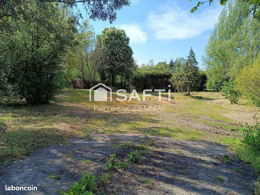 Terrain 2522 m² · à Meslay-du-Maine · 2 522 m² · 59 500 €