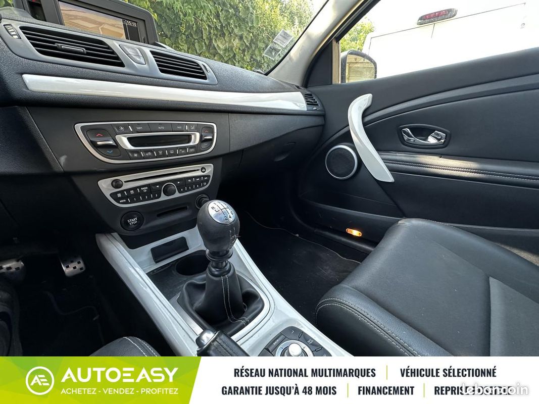 Renault Megane 3 Coupé 1.9 dCi 130ch FAP Monaco GP eco² Euro5 (image 20)