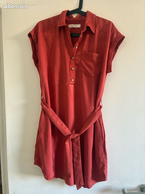 Robe avec ceinture (image 1)