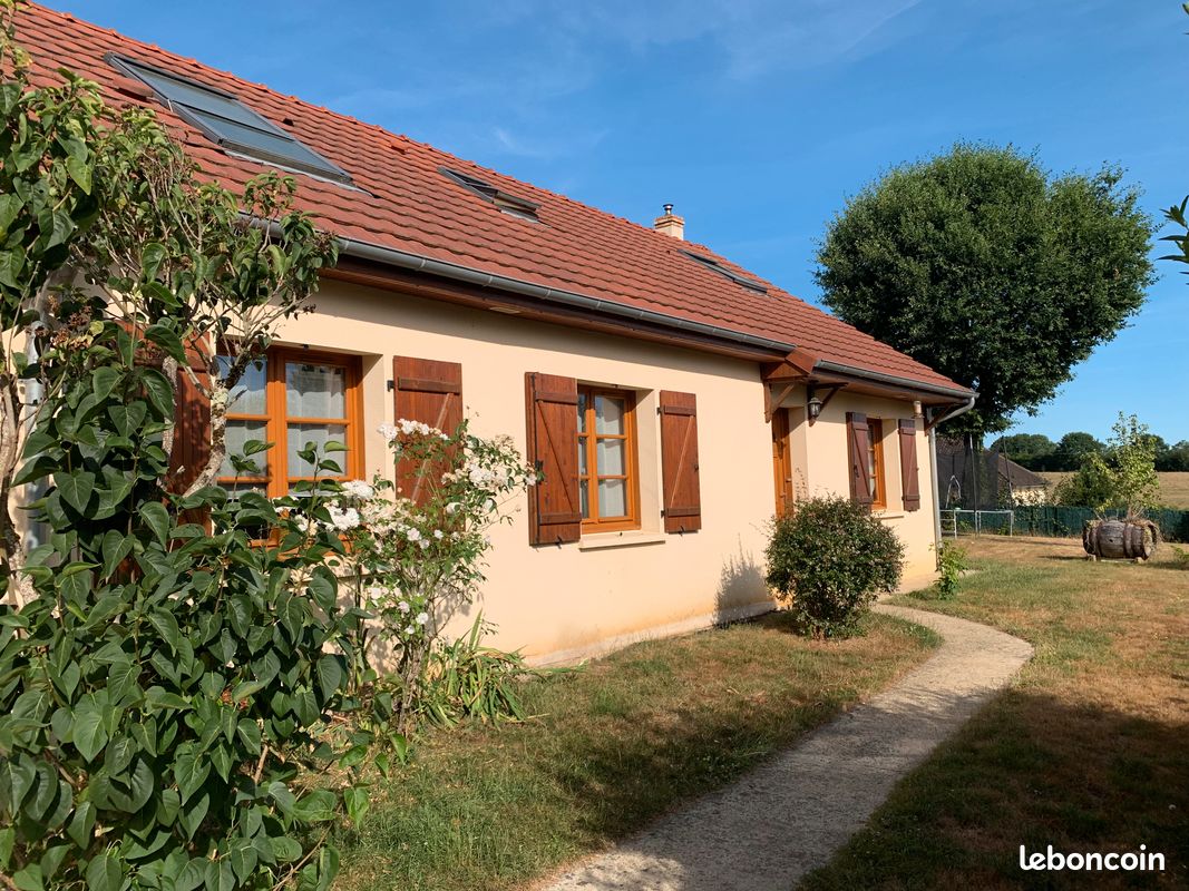 Maison 7 pièces 130 m² · à Moulins-le-Carbonnel · 130 m² · 175 000 €