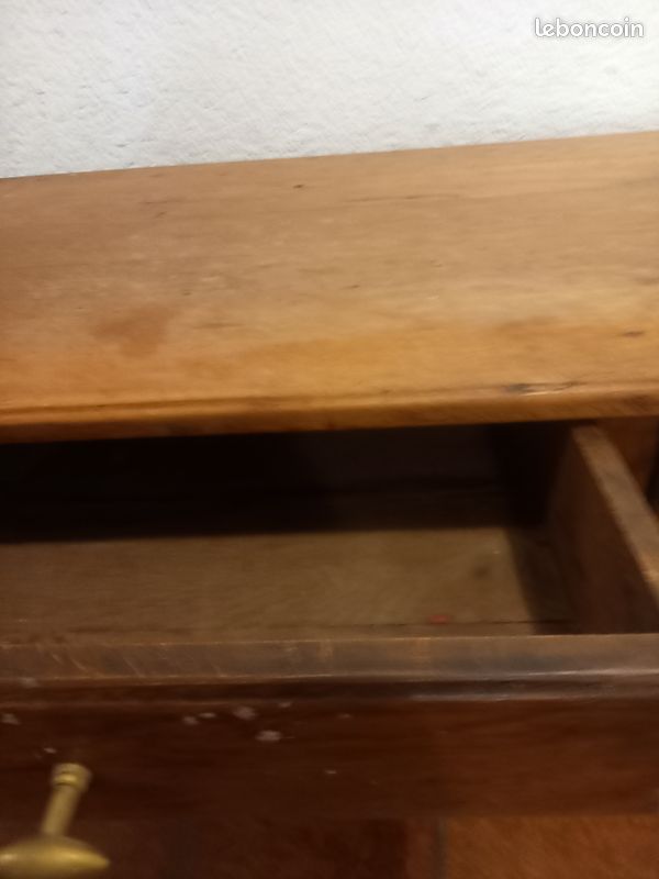 Table en pin massif (image 1)