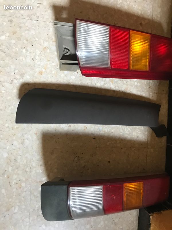 Feu Arrière Droit Passager Pour Renault 5 (R5) - Pièce D'origine Renault - Occasion - Réf. N°117