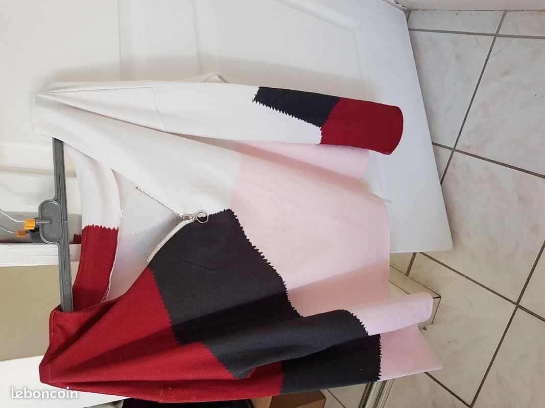 Pull léger imprimé de rose bordeaux gris foncé et blanc (image 6)