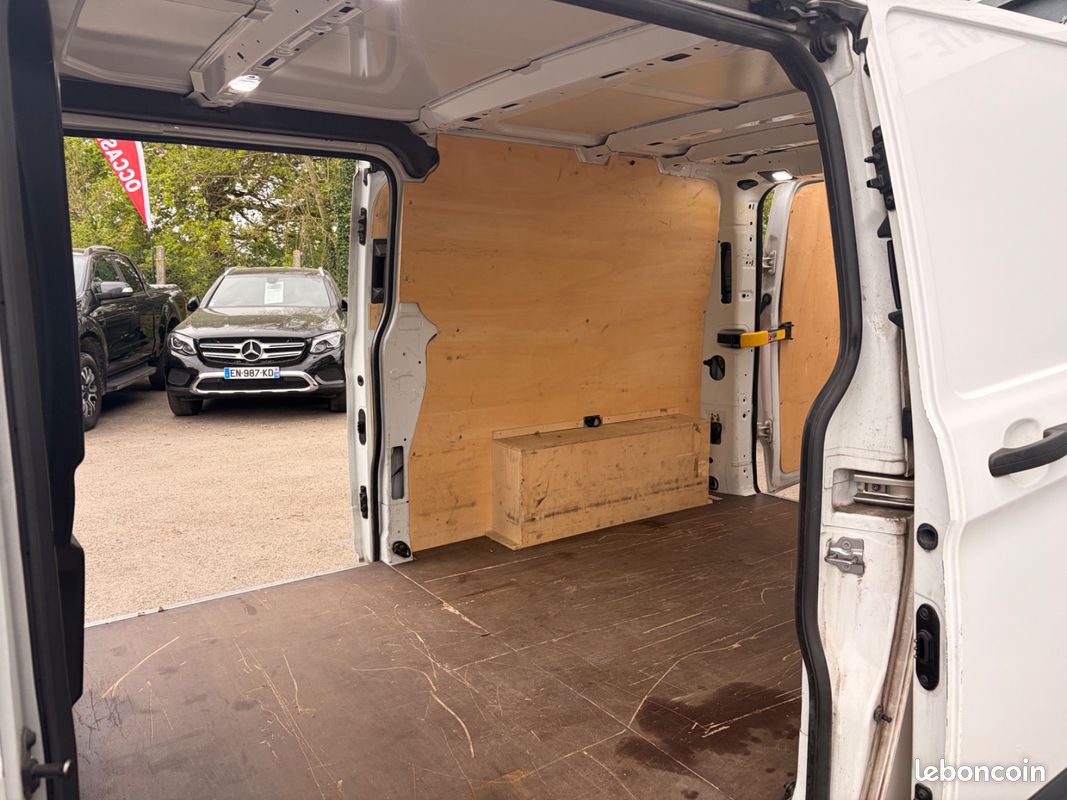 FORD TRANSIT 2.0 TDCI 140cv L2H1 Limited 1er main Bva (image 15)