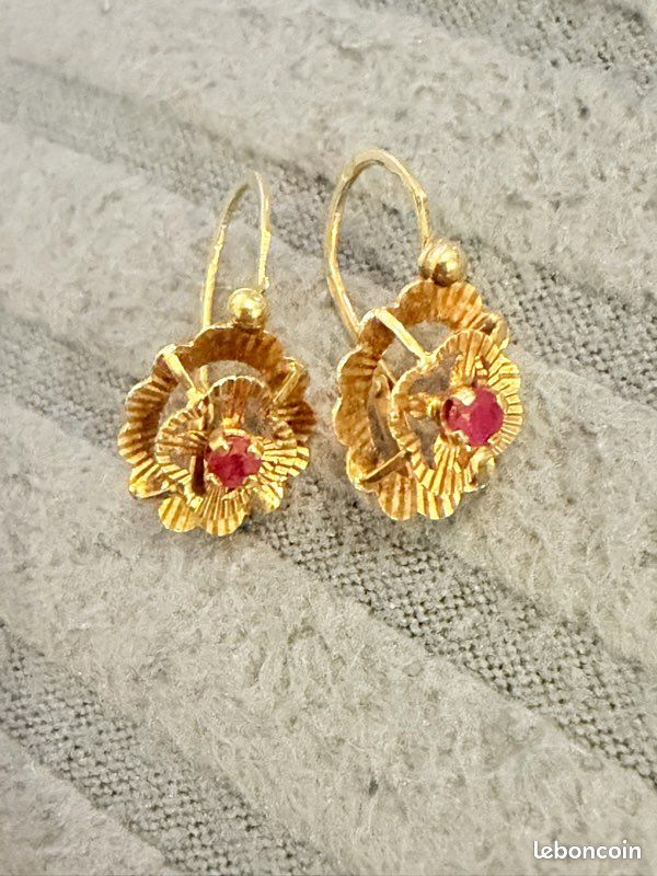 Boucles D'oreilles Anciennes Dormeuses Or 18K Avec Rubis - Occasion - TBE