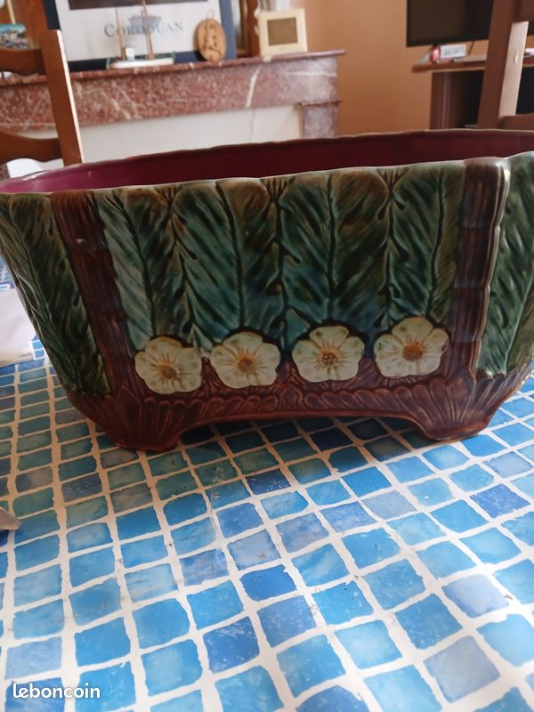 Jardiniere ancienne TBE fleurs en relief (image 1)