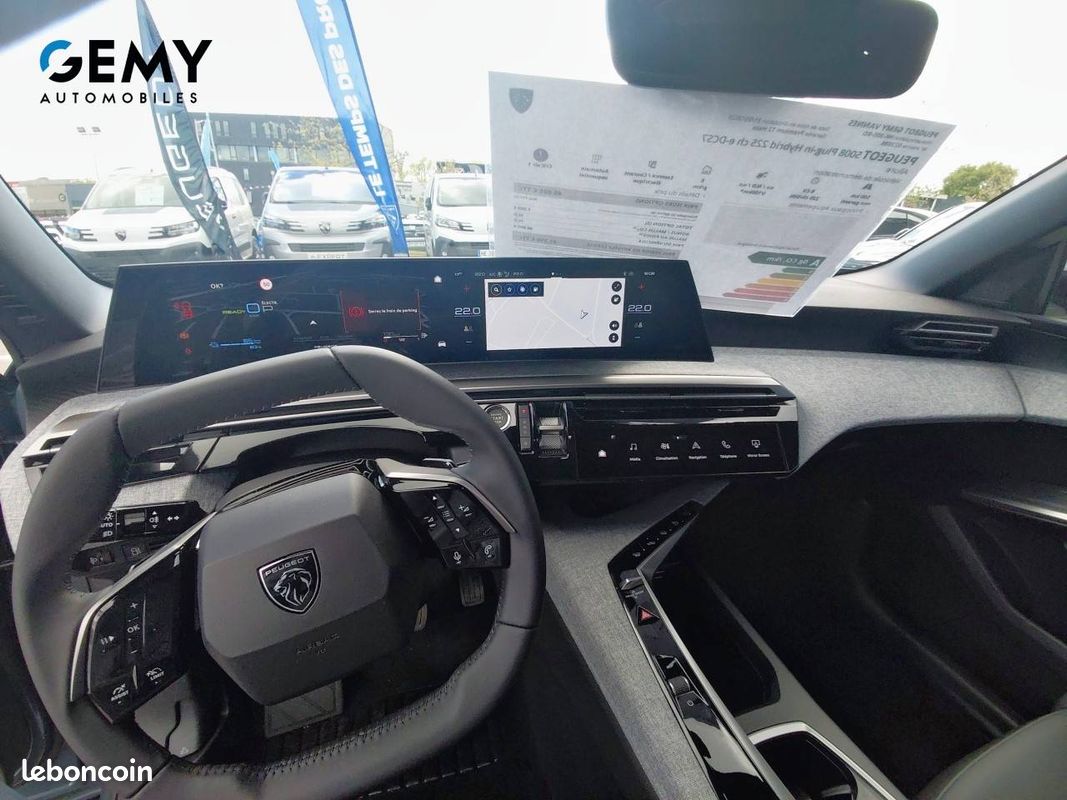 PEUGEOT 5008 Plug-in Hybrid 225 ch e-DCS7 Allure (image 8)