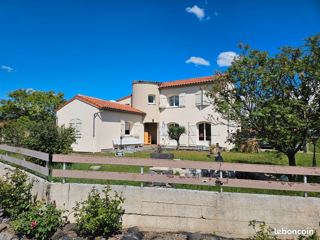 Maison 5 pièces 112 m² · à Entraigues · 112 m² · 249 000 €