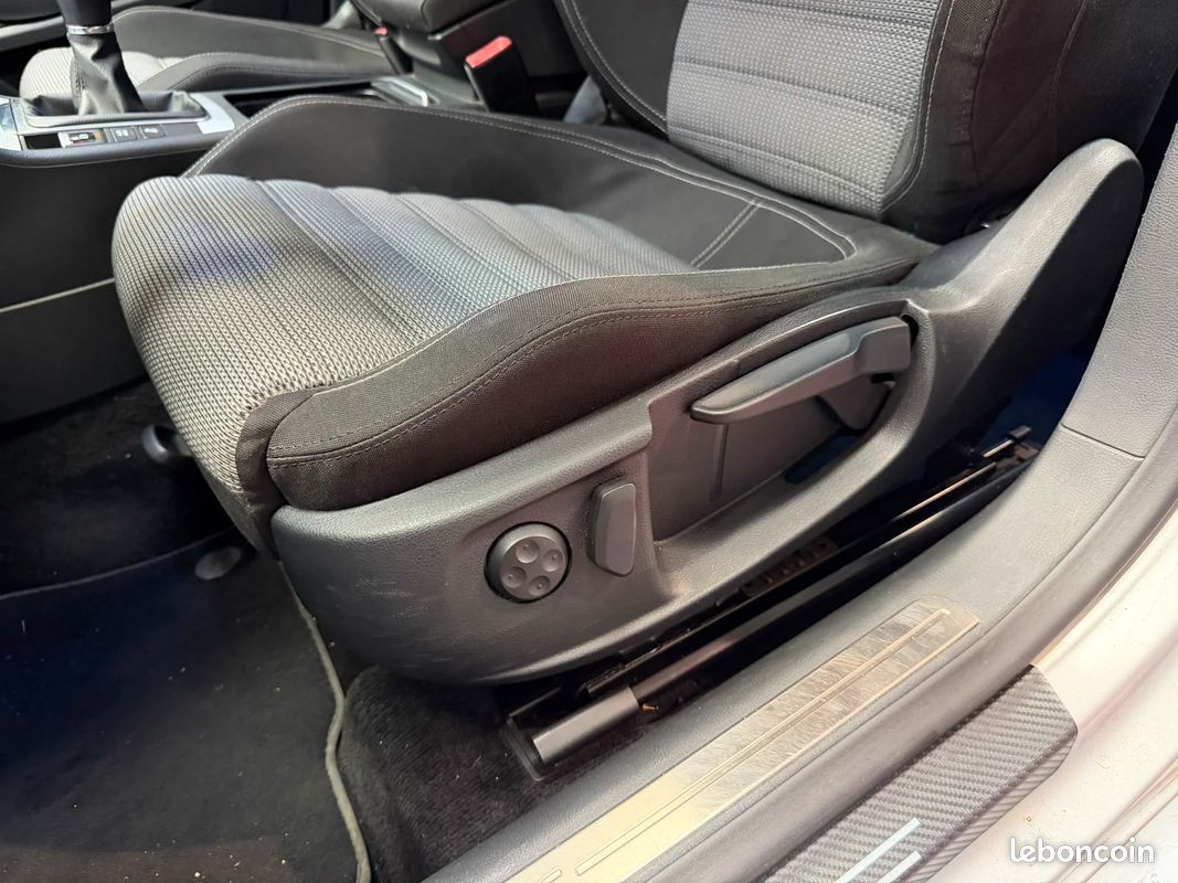 Volkswagen Passat CC 2.0 TDI 150ch BVM6 Business - Entretien à jour - Carplay - Embrayage et distribution Neuf - Radar AV/AR - Sièges électriques (image 26)