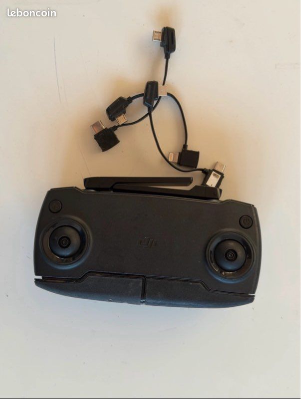 Pack Accessoires Officiels DJI Mavic Mini : Radiocommande, Hub, 2 Batteries et Sacoche (image 9)